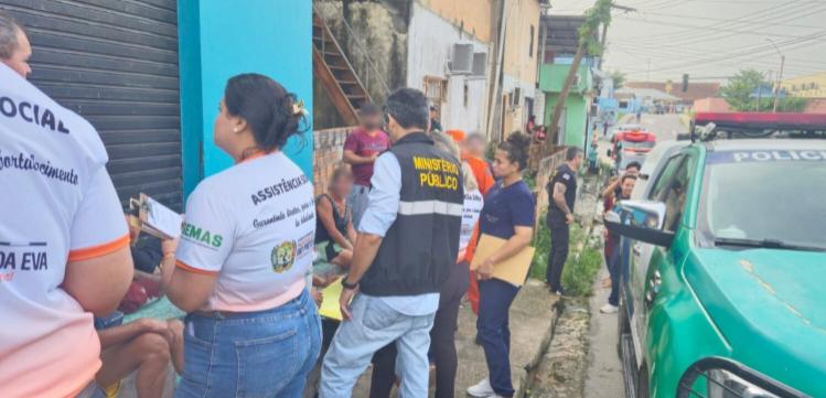 A Central Integrada de Fiscalização (CIF) de Rio Preto da Eva mobilizou diversos órgãos públicos em ação conjunta para reunir forças de segurança, assistência social e o Ministério Público do Estado do Amazonas (MPAM) para identificar, orientar e encaminhar pessoas em situação de rua aos serviços públicos disponíveis.
