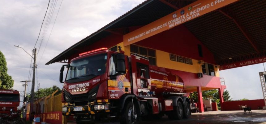 O governador Wilson Lima entregou, nesta terça-feira (27/05), a segunda unidade do Grupamento Integrado de Combate a Incêndio e Proteção Civil (GCIP) do interior, desta vez no município de Rio Preto da Eva (a 57 quilômetros de Manaus). A ação faz parte da implantação de grupamentos em 16 cidades do interior do Amazonas, ampliando a presença do Corpo de Bombeiros de 11 para 27 municípios.
