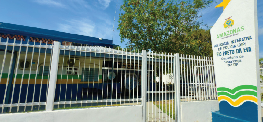 A Polícia Civil do Amazonas (PC-AM), por meio da 36ª Delegacia Interativa de Polícia (DIP) de Rio Preto da Eva (a 57 quilômetros de Manaus), cumpriu, nesta sexta-feira (12), mandado de prisão preventiva de uma mulher, de 60 anos, apontada como a mandante do homicídio de seu ex-marido, que tinha 43 anos. O crime ocorreu na madrugada do dia 11 de junho de 2025, na Rodovia Estadual AM-010, quilômetro 91, no ramal ZF-7A, quilômetro 1, zona rural do município.